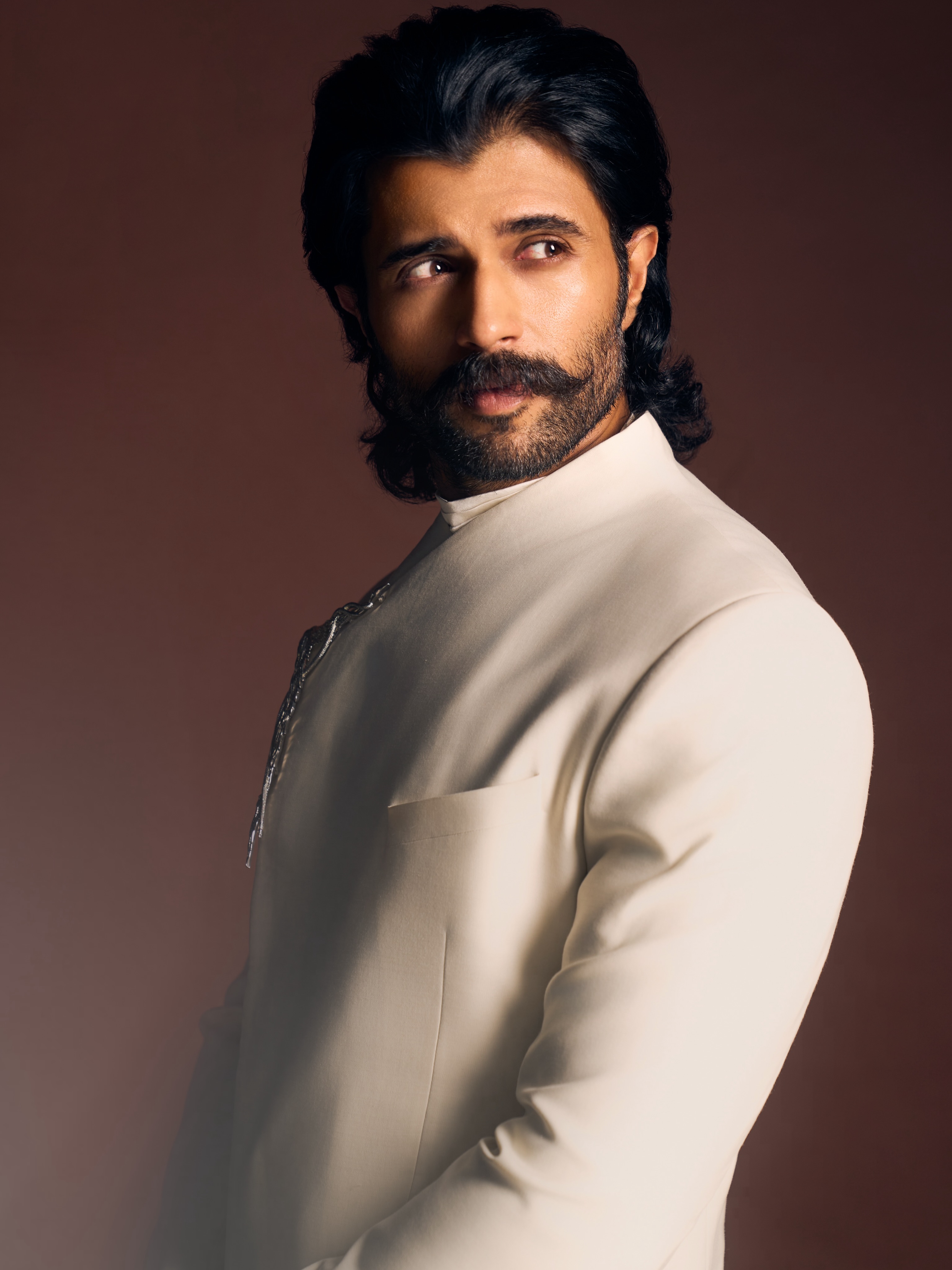 Vijay Deverakonda Impresses with His Royal Pose