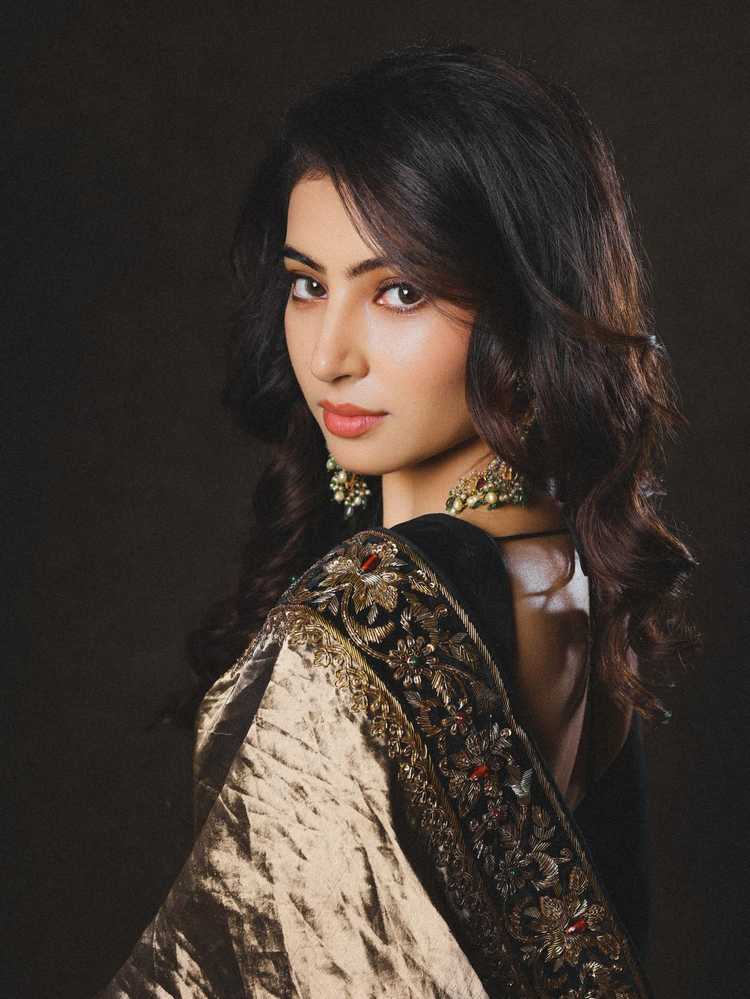 Sara Arjun’s Stylish Black Dress Look