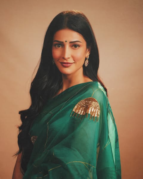 Shruti Haasan's Saree Look Works Magic