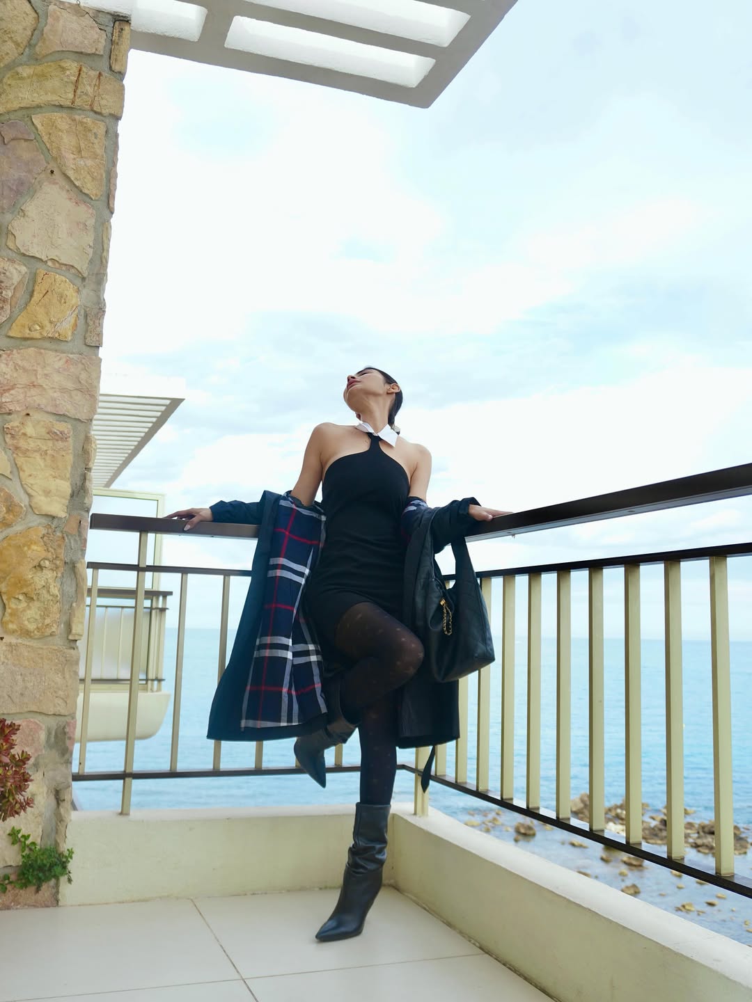 Mouni Roy Flaunts Bold & Elegant Vibes!