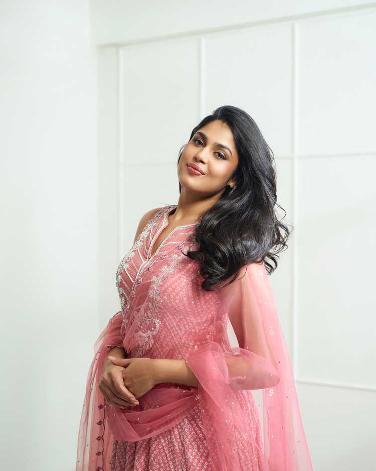 Faria Abdullah’s Ethnic Glamour Takes Centre Stage