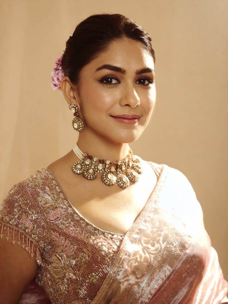 Mrunal Thakur’s Glamorous Look..