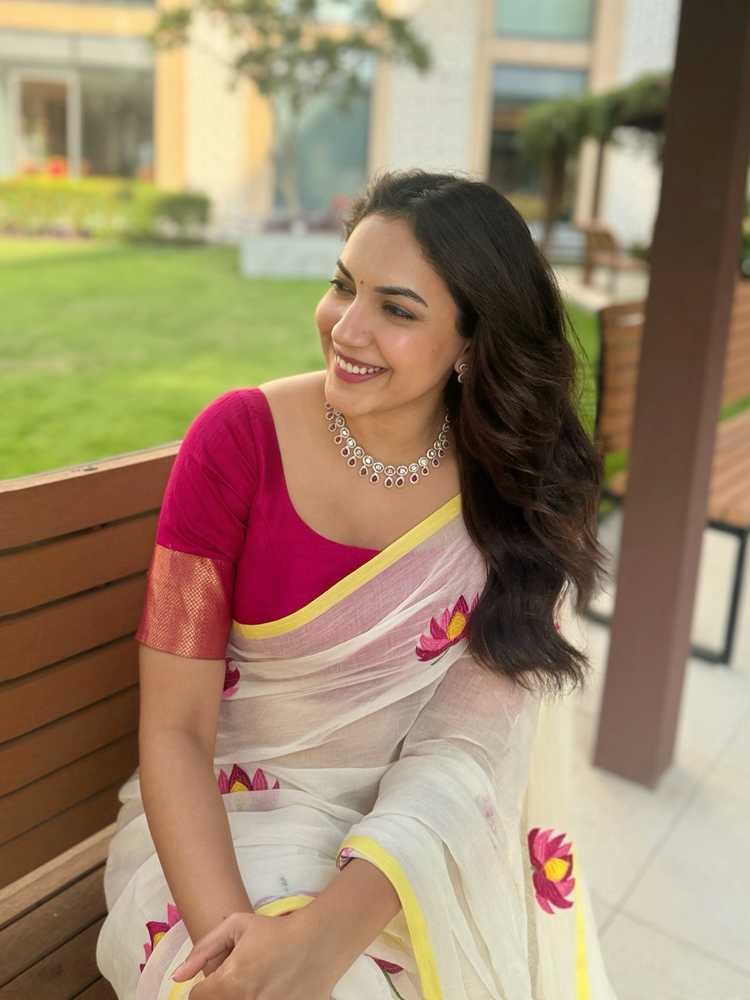 రీతూ వర్మ స్టైలిష్ లుక్.. ఆకట్టుకుంటున్న అందమైన ఫోటోలు