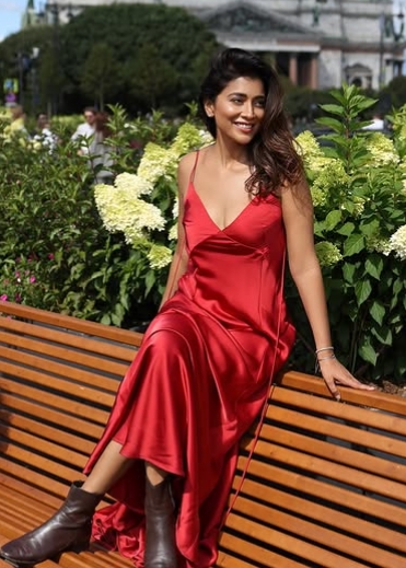 Shriya Saran Stuns in Stunning Red and White Looks