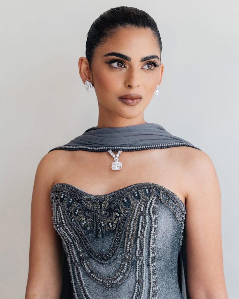 ఈషా అంబానీ రాజసపు సొగసు
