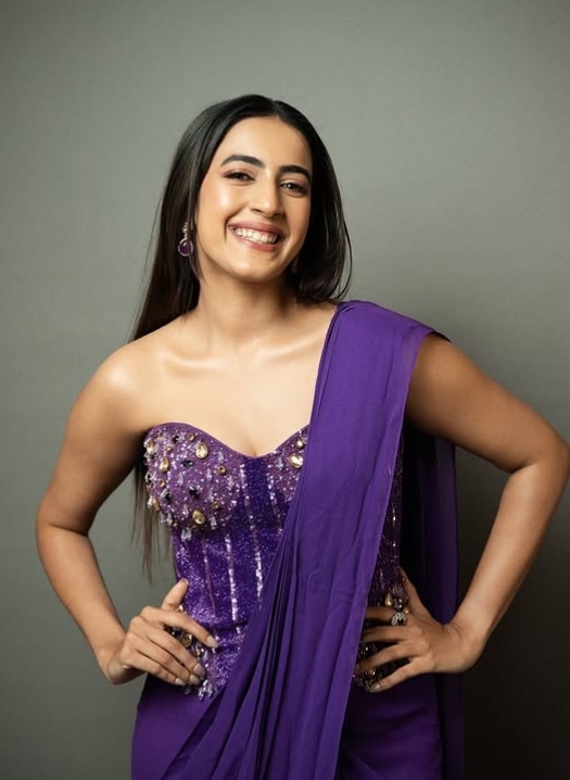పర్పుల్ శారీలో మెరిసిన నిహారిక కొణిదెల..