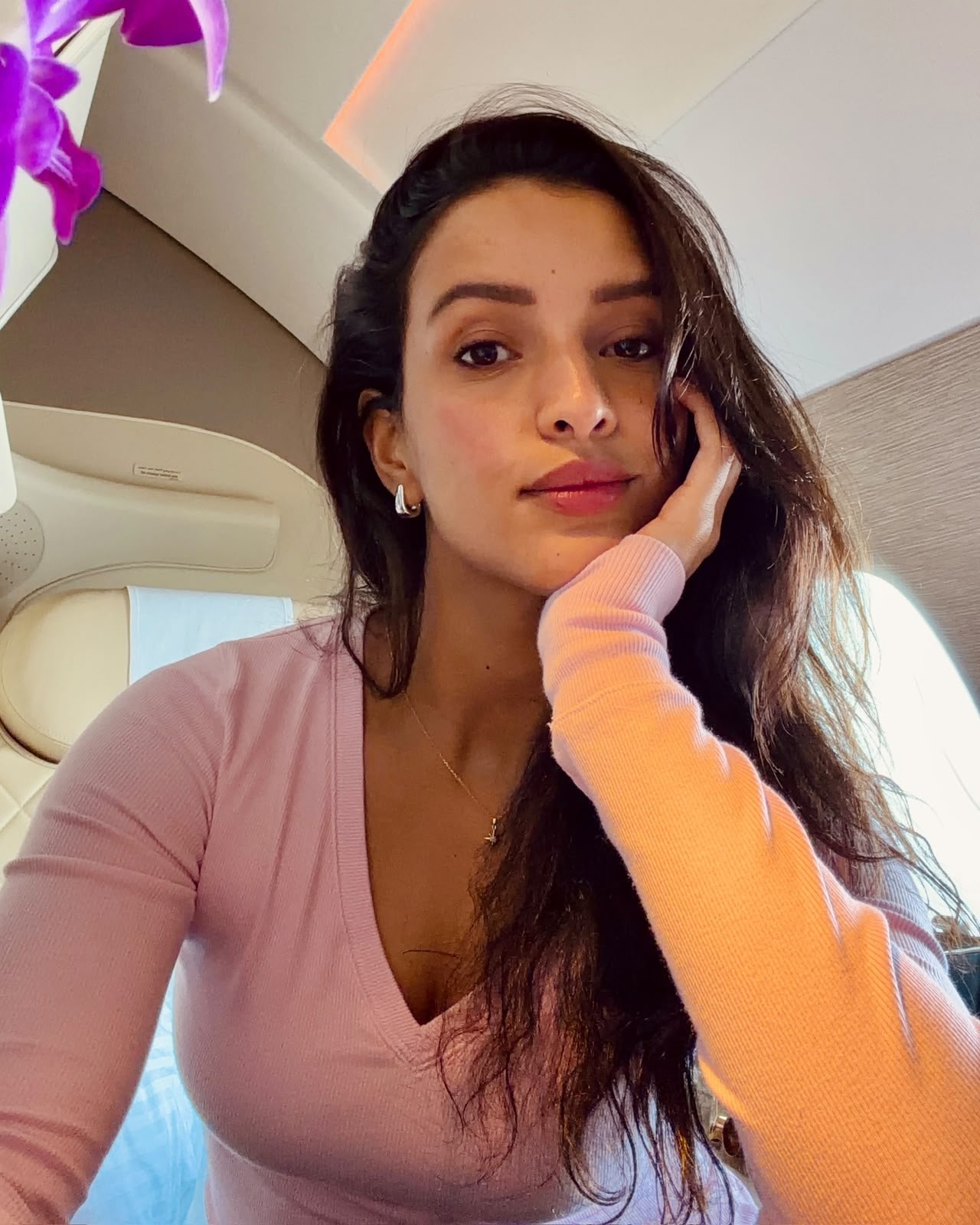 స్టైలిష్ లుక్‌లో తృప్తి దిమ్రి సందడి