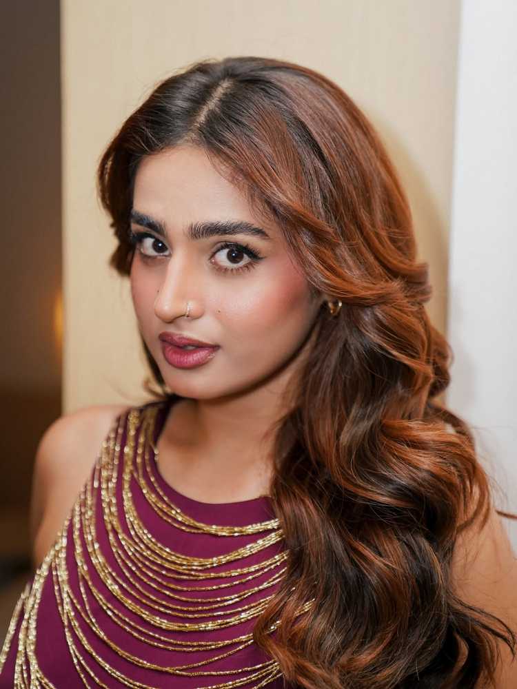 Ayesha Khan Stuns with Her Latest Pictures
