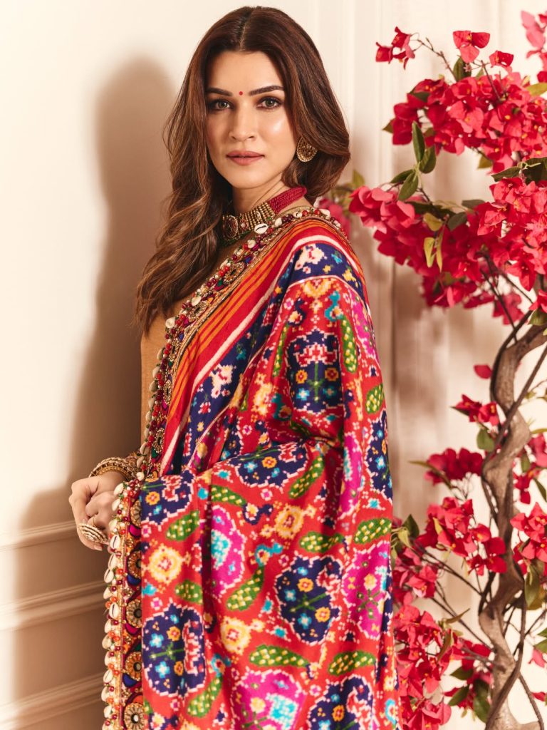 Kriti Sanon Stuns in a Festive Traditional Look for Navratri