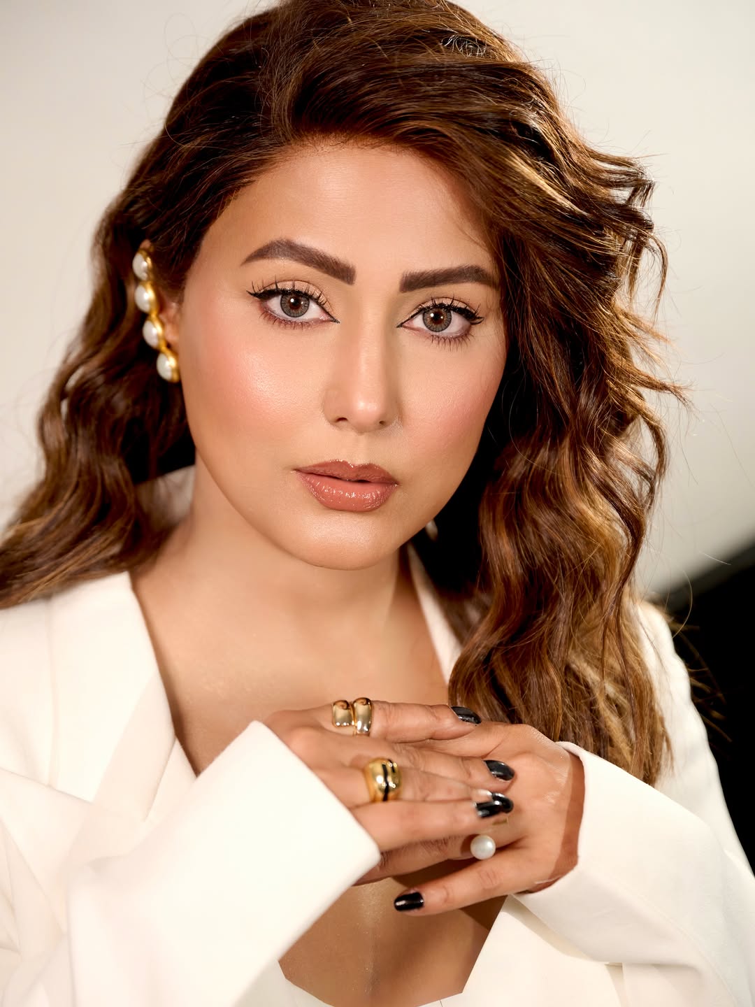 Hina Khan Shines Bright with Style and Confidence!