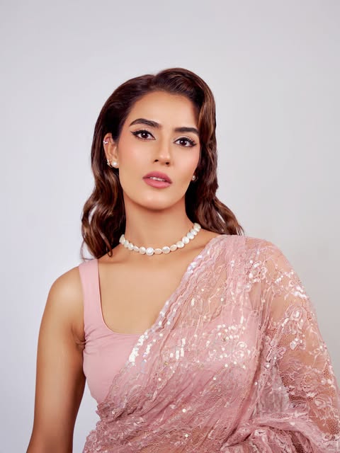 Kavya Thapar's Charming Beauty in a Soft Pink Saree