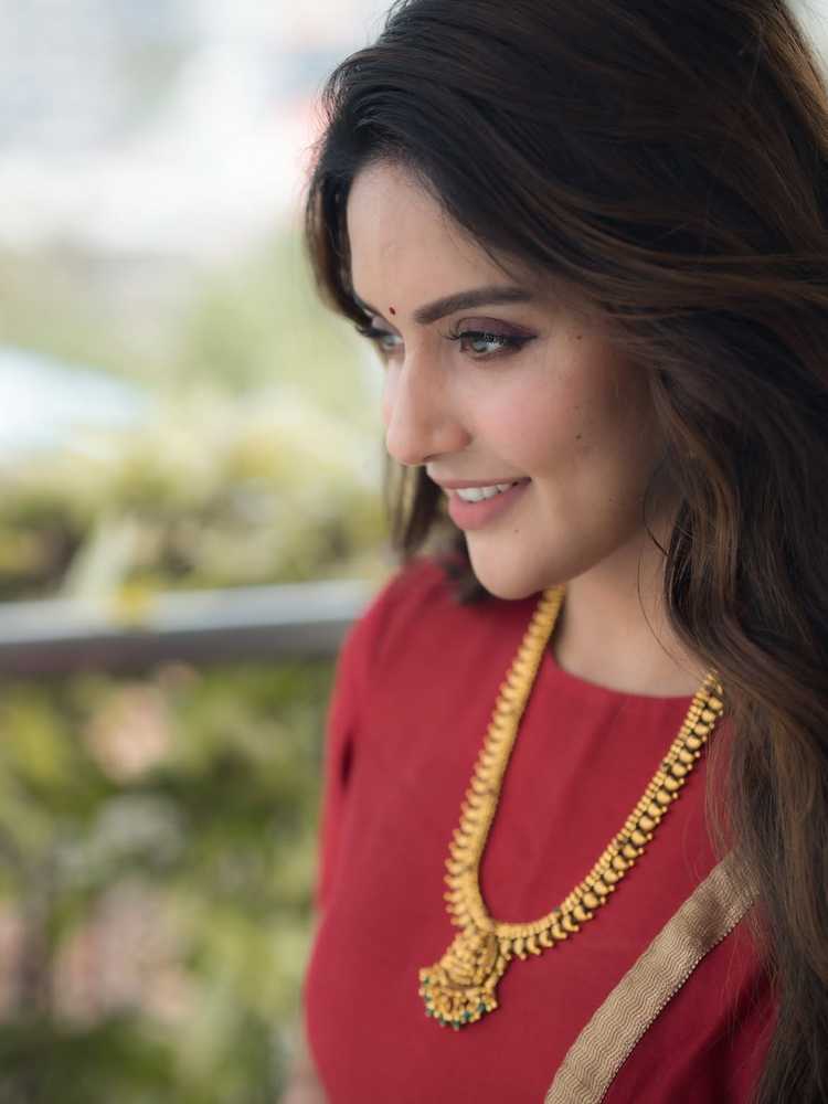 Mahima Nambiar’s Simple Traditional Elegance