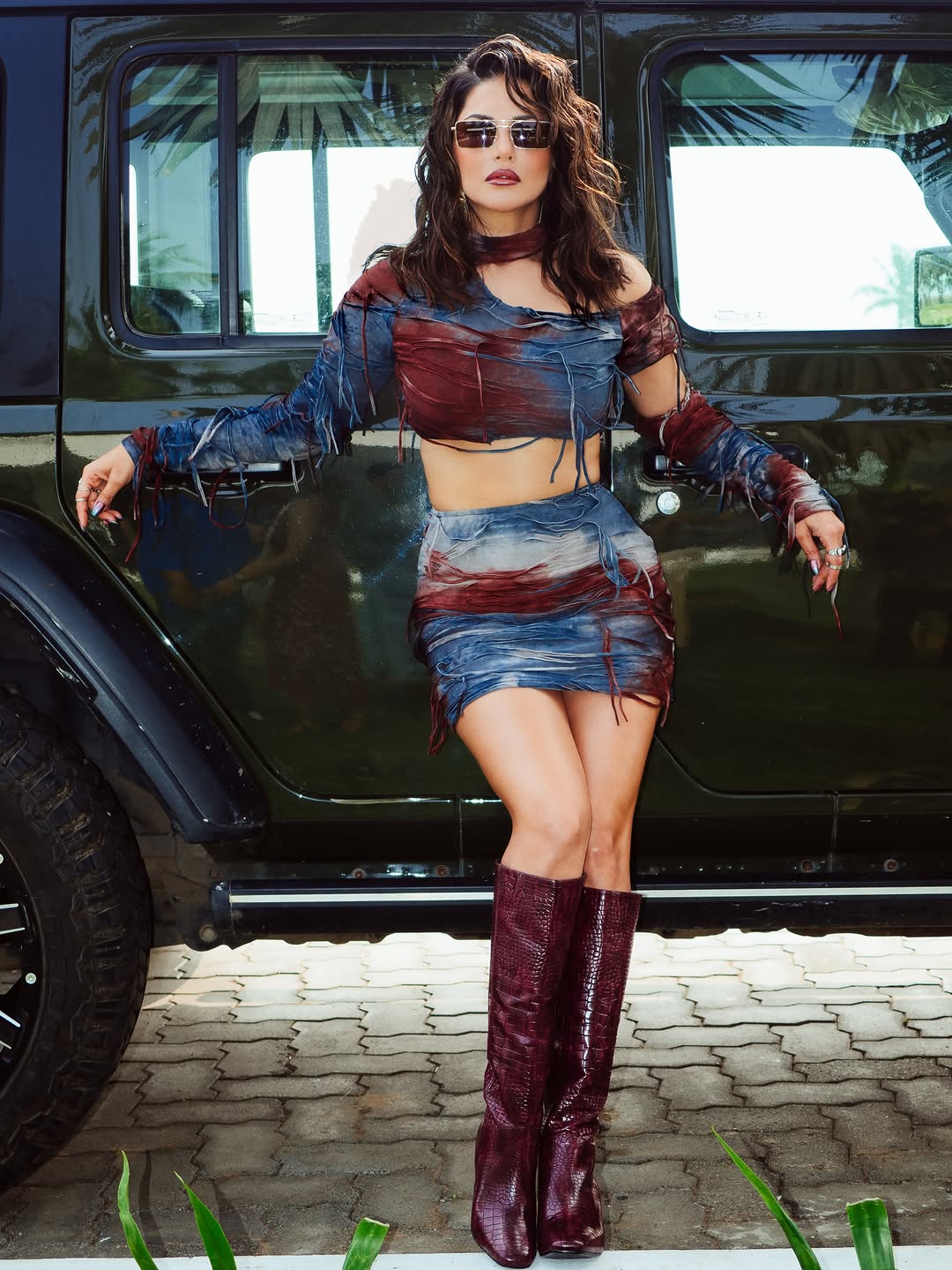 Sunny Leone’s Stylish Glam Look!