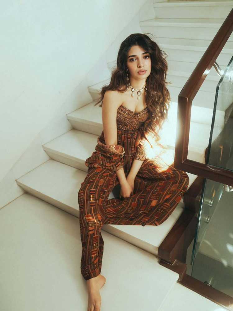 తాజా ఫొటోల్లో కృతి శెట్టి.. చూపు తిప్పుకోనివ్వట్లేదుగా!