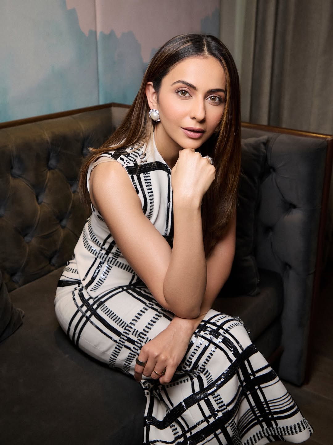 Rakul Preet Singh Redefines Elegance in Monochrome Chic!