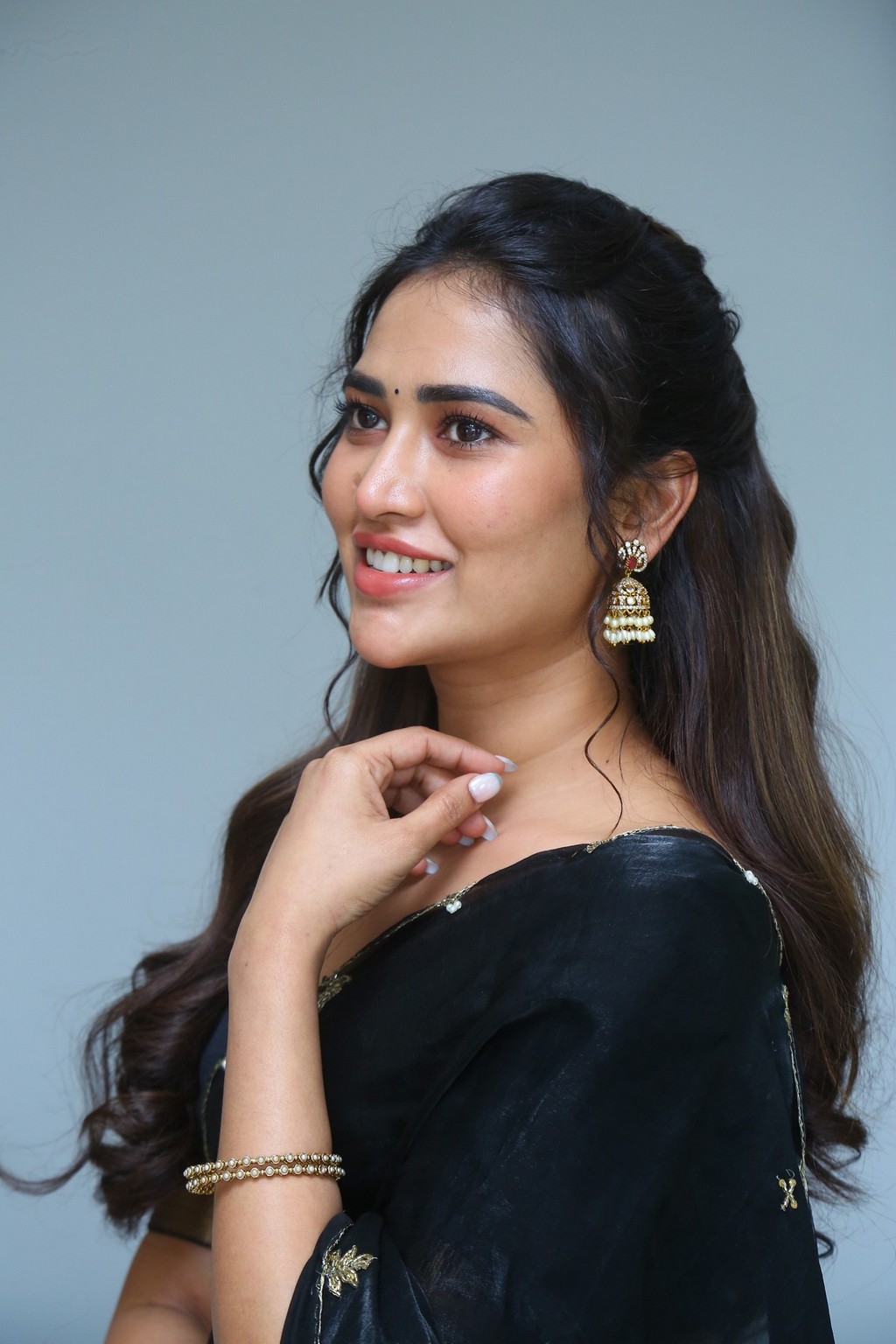 సింప్లిసిటీతో అందరి దృష్టినీ ఆకర్షిస్తున్న దశ్విక
