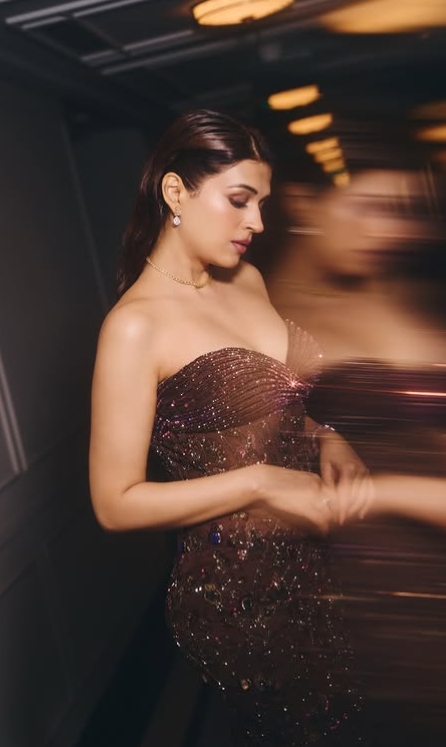 మెరిసే డిజైనర్ గౌన్‌లో శ్రద్ధా దాస్ స్టన్నింగ్ లుక్