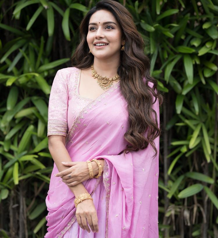 Mahima Nambiar Looks Gorgeous in a Pink Lehenga