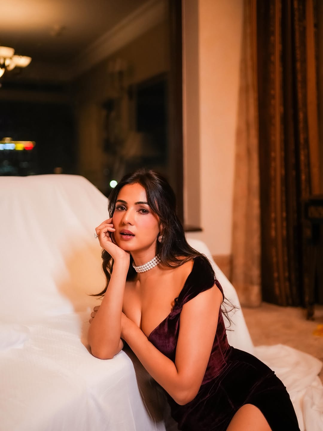 Sonal Chauhan Stuns in a Classic Look