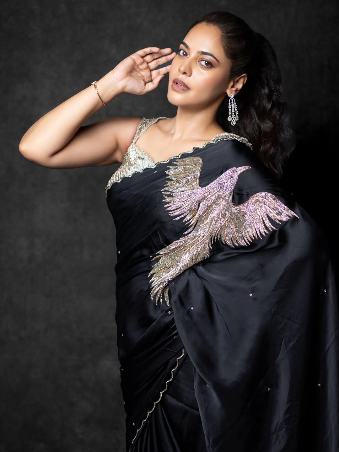 Bindu Madhavi’s Elegant Black Saree Look