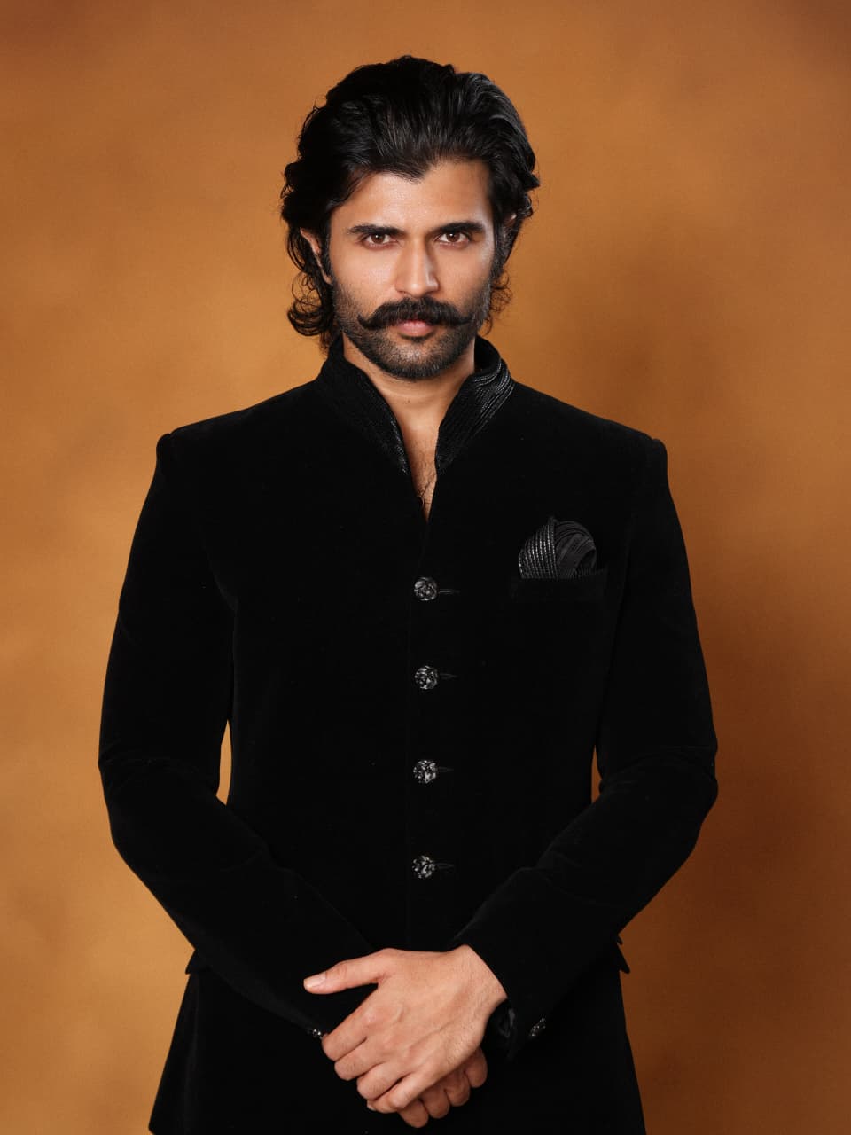 Vijay Deverakonda Turns Heads in a Stylish New Look