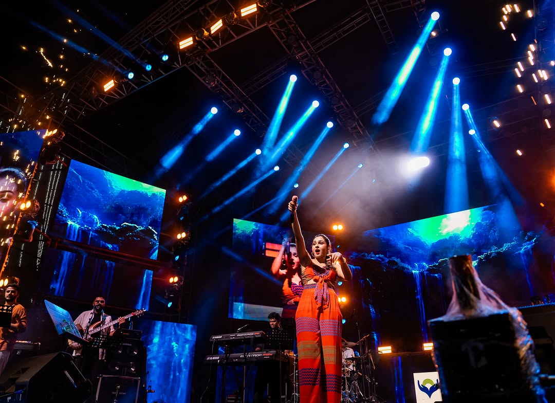 Andrea Jeremiah’s Electrifying Stage Presence!