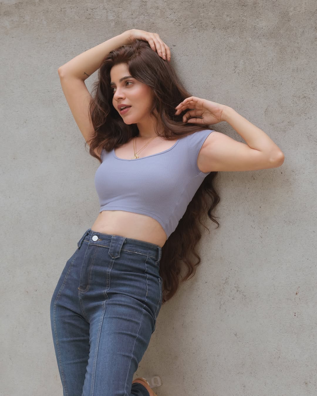 Divya Bharathi’s Glamorous Casual Look!