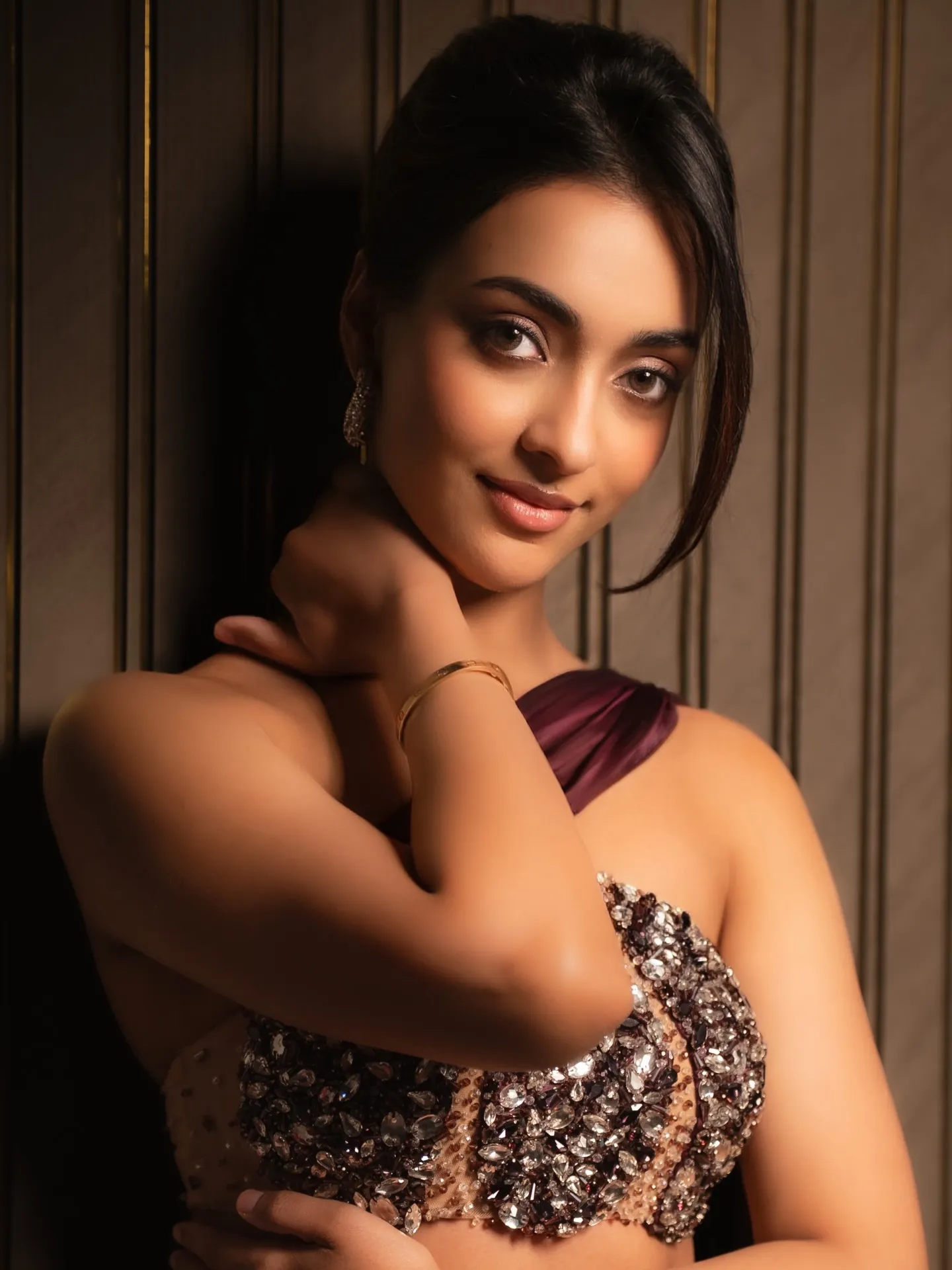 Amrin Qureshi's Glamour Treat in a Sparkling Outfit