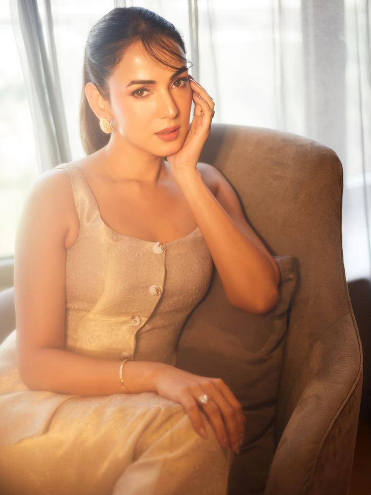 Sonal Chauhan’s Elegant Look Steals the Spotlight