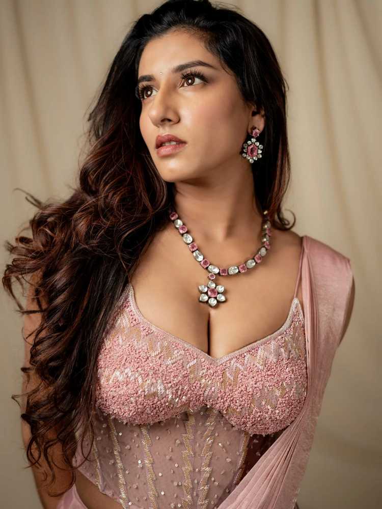 Vishnu Priya Turns Heads in a Stunning Glamorous Look
