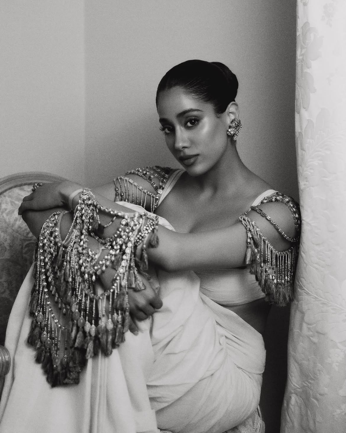 Janhvi Kapoor Stuns in a Stylish Look