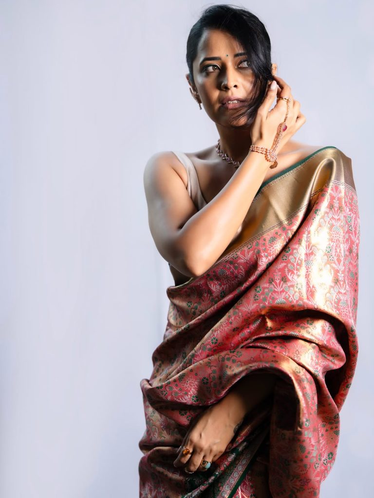 Anasuya Bharadwaj Turns Up the Heat in a Stunning Saree!