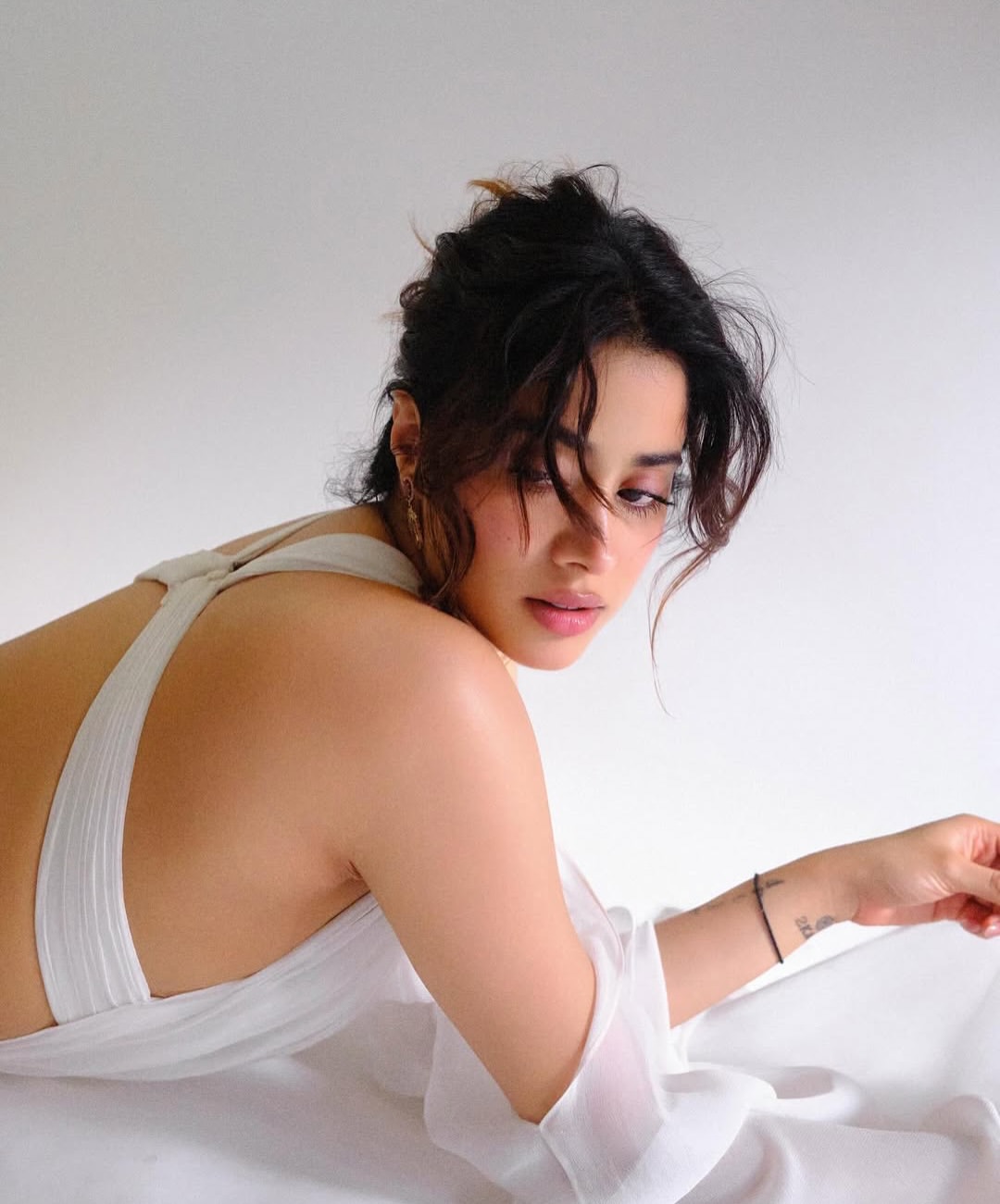 Janhvi Kapoor Stuns in an Ethereal White Look