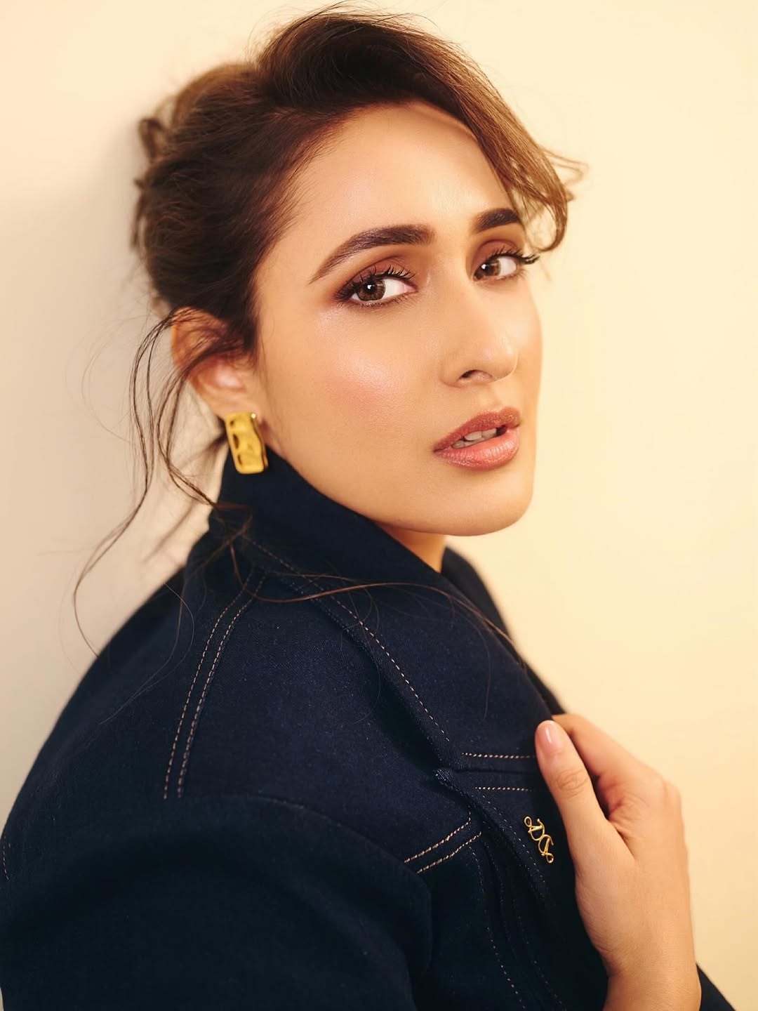 Pragya Jaiswal slays the power look!