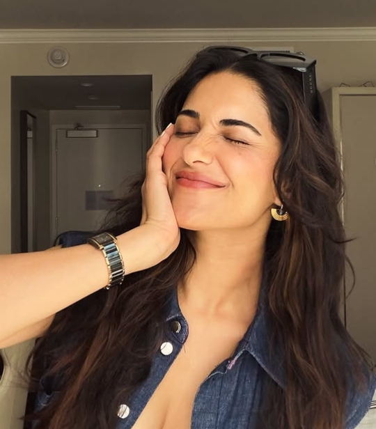 సింపుల్ లుక్‌లో స్టైలిష్‌గా మెరిసిన రుహానీ శర్మ