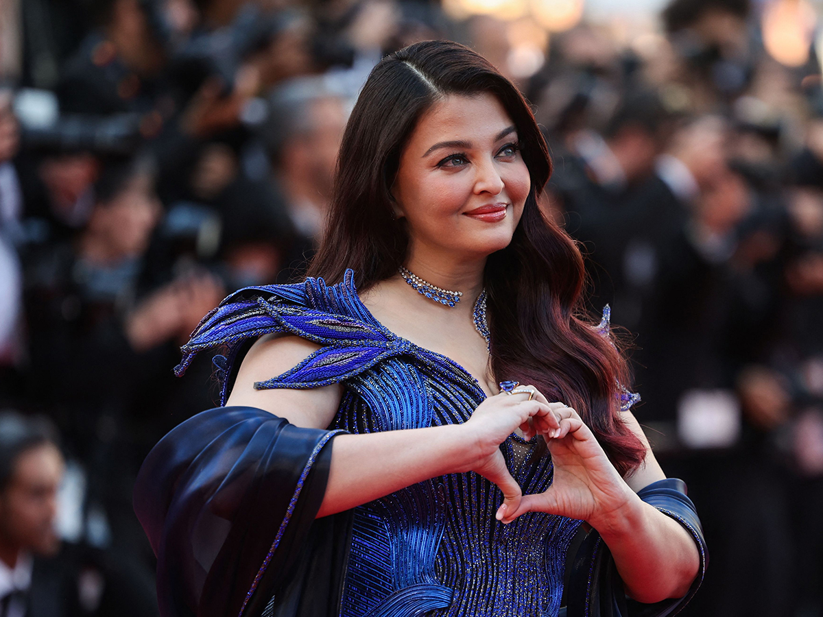 Aishwarya Radiates Timeless Elegance at Global Event