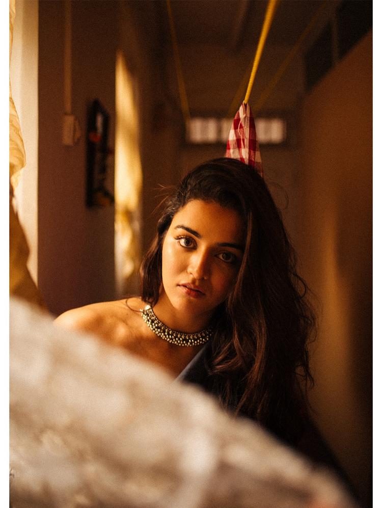 సంప్రదాయ ఆభరణాల్లో వామికా గబ్బి అందం