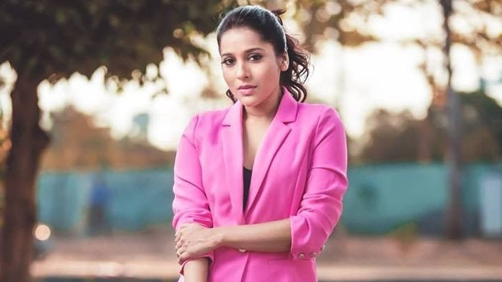 వైసీపీ నేతలపై యాంకర్ రష్మి ఫైర్...
