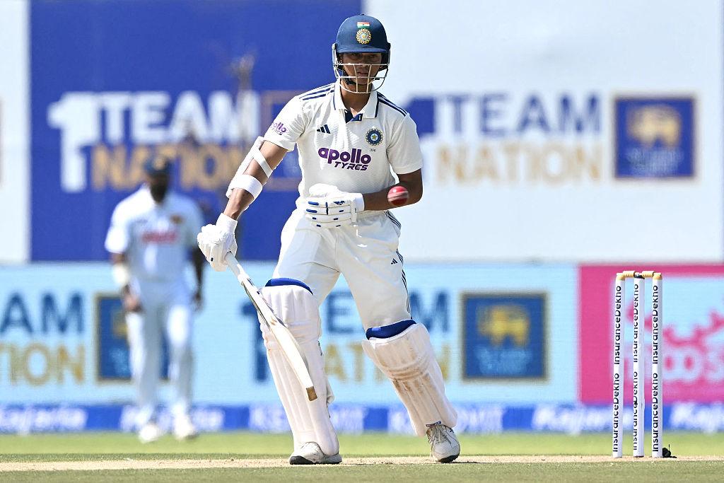 యశస్వి, అసిత ఫెర్నాండోకు ఐసీసీ భారీ జరిమానా...