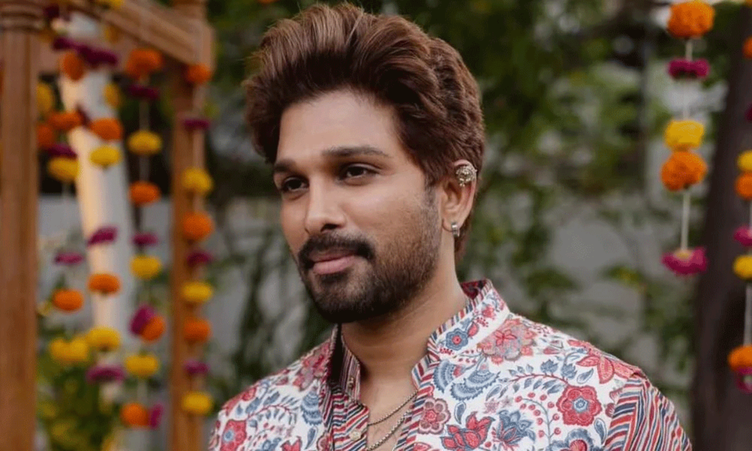 Allu Arjun Praises Rajinikanth: Why Are Fans Engaging in Fan Wars?