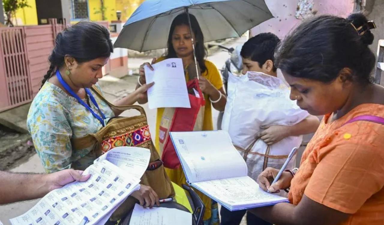 తెలంగాణలో ఎస్ఐఆర్ ముసాయిదా ఓటర్ల జాబితా విడుదల
