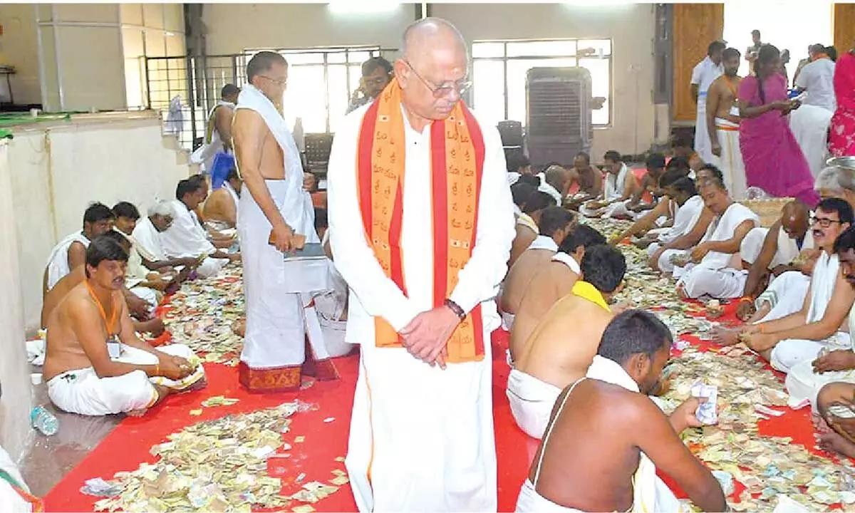 ఆలయ నిధుల వినియోగంపై విజయ్ సర్కార్ సంచలన నిర్ణయం!