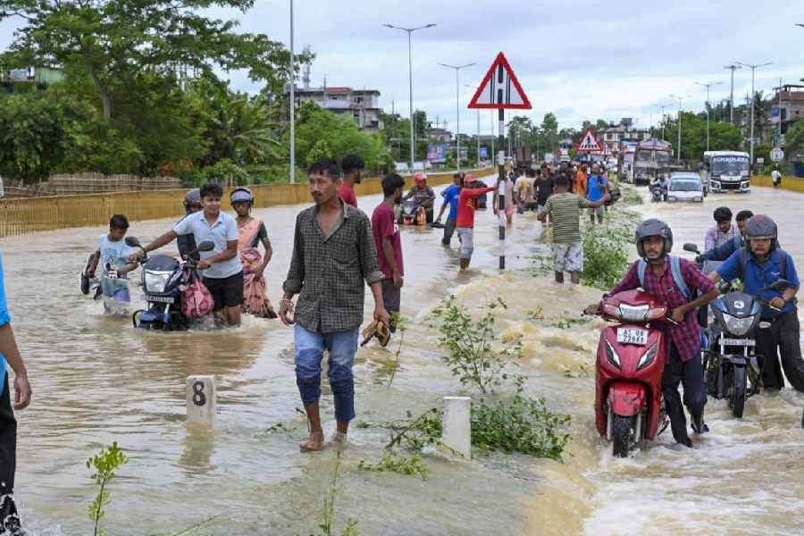 అసోంలో తగ్గని వరద బీభత్సం..