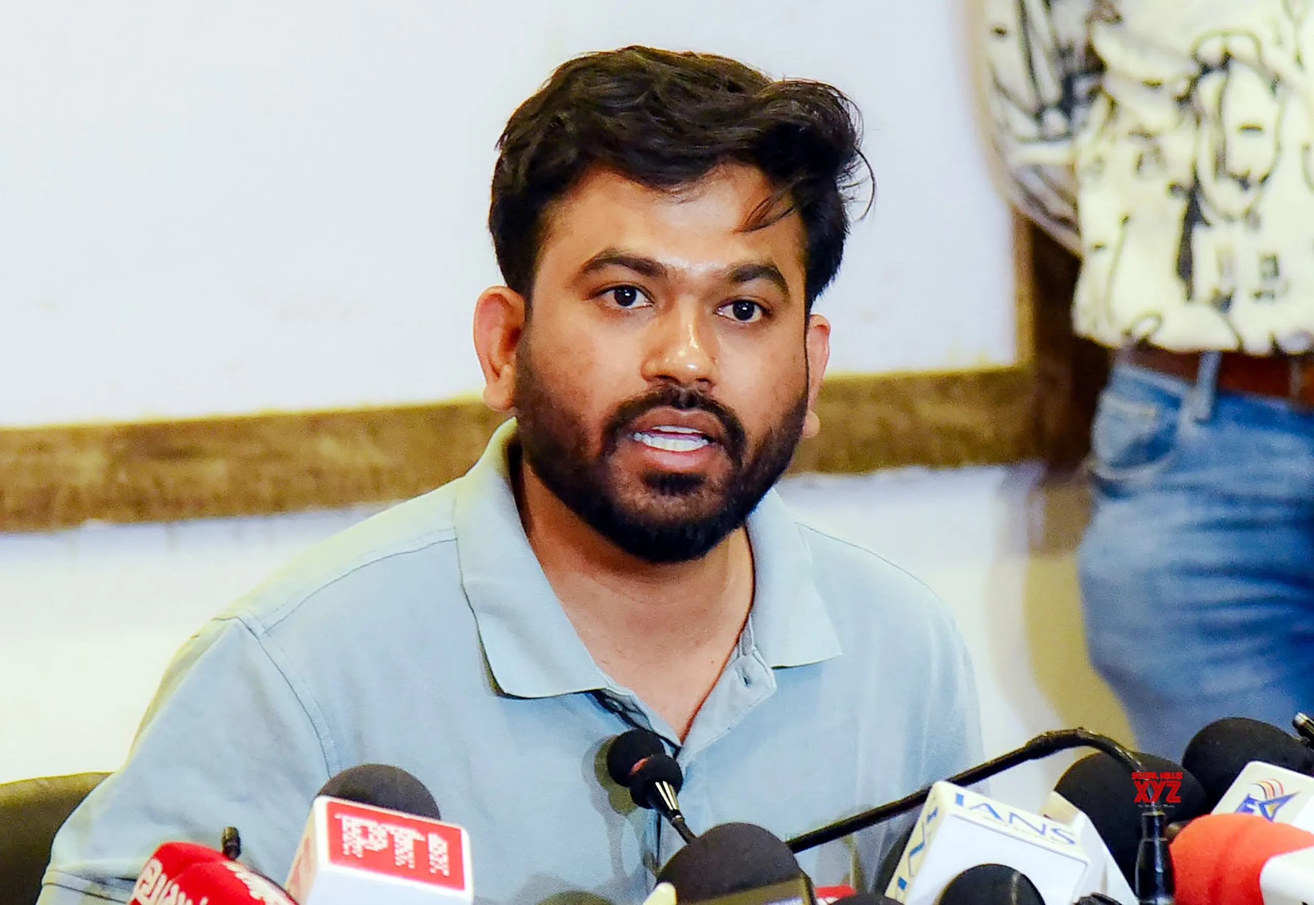 ఆ గూండాలతో మాకు సంబంధం లేదు- అభిజీత్ దీప్కే