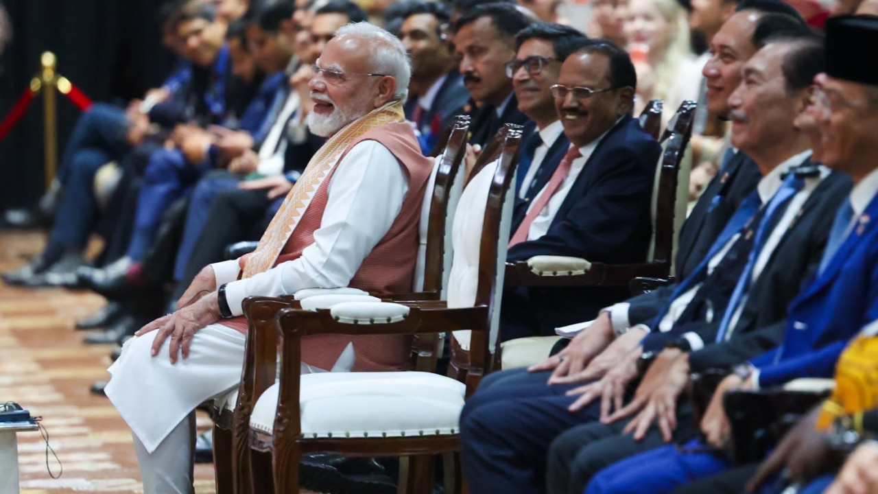 PM Modi Sings "Kuch Kuch Hota Hai" Song
