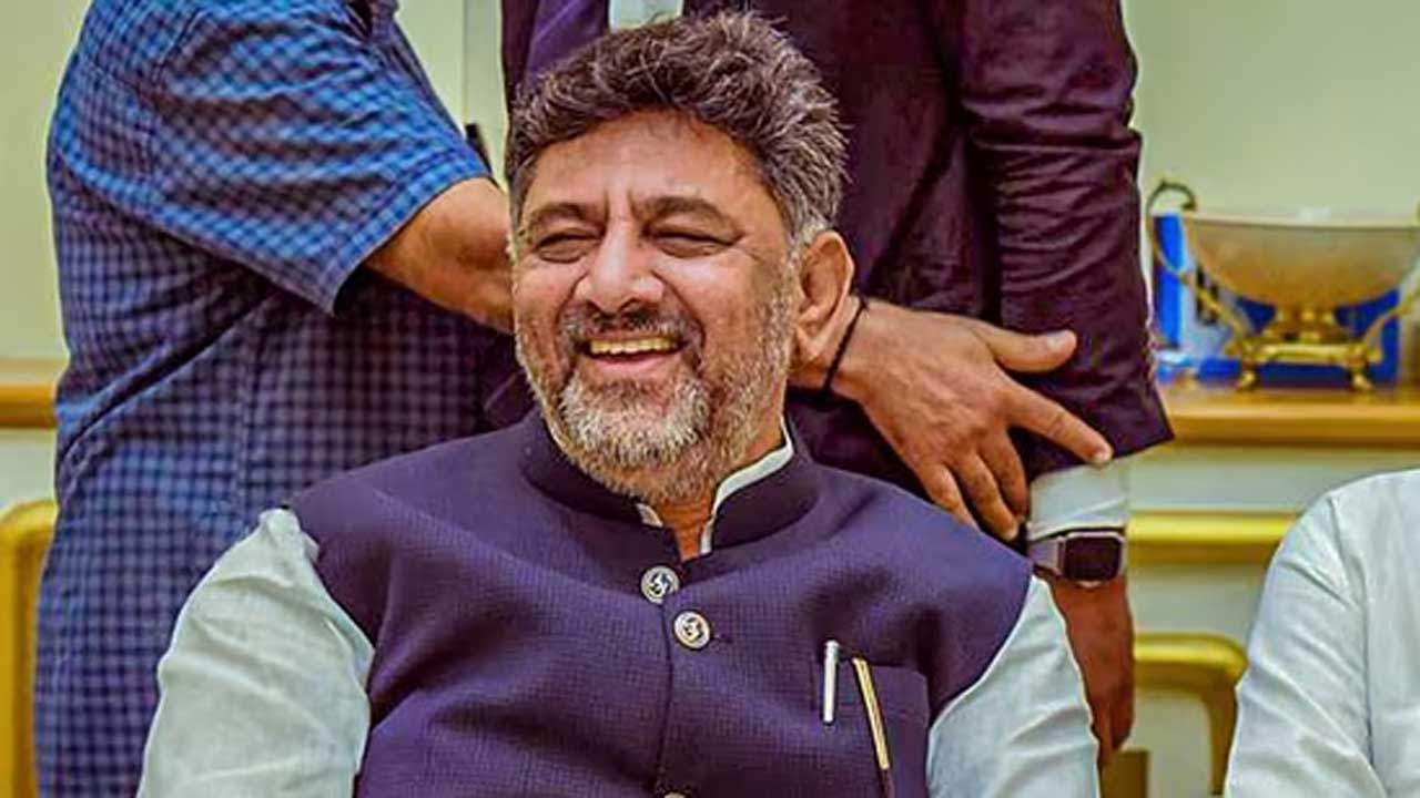 కర్ణాటక సీఎల్పీ నేతగా డీకే శివకుమార్ ఎన్నిక