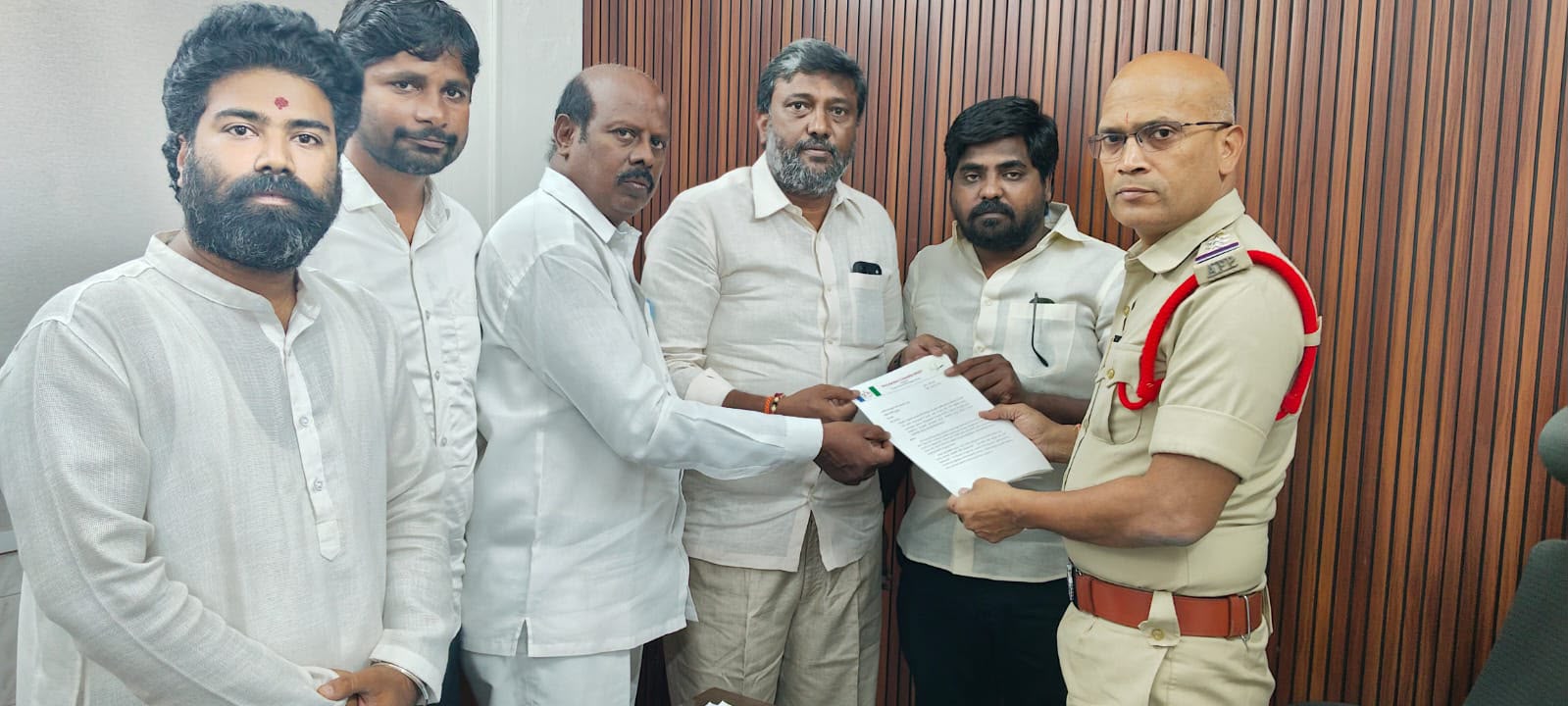 నానాజీ వ్యాఖ్యలపై పోలీసులకు వైసీపీ ఫిర్యాదు