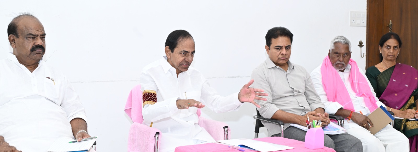 K. Chandrashekar Rao Chairs Key BRS Meeting at Erravelli Residence!