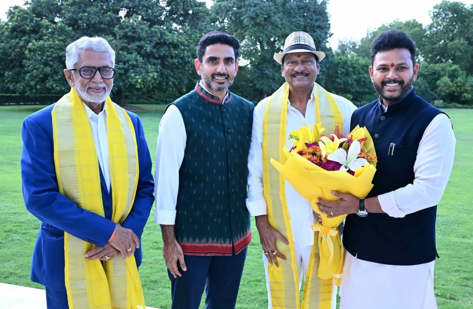 మురళీమోహన్, రాజేంద్రప్రసాద్‌లకు నారా లోకేష్ ఘన సత్కారం