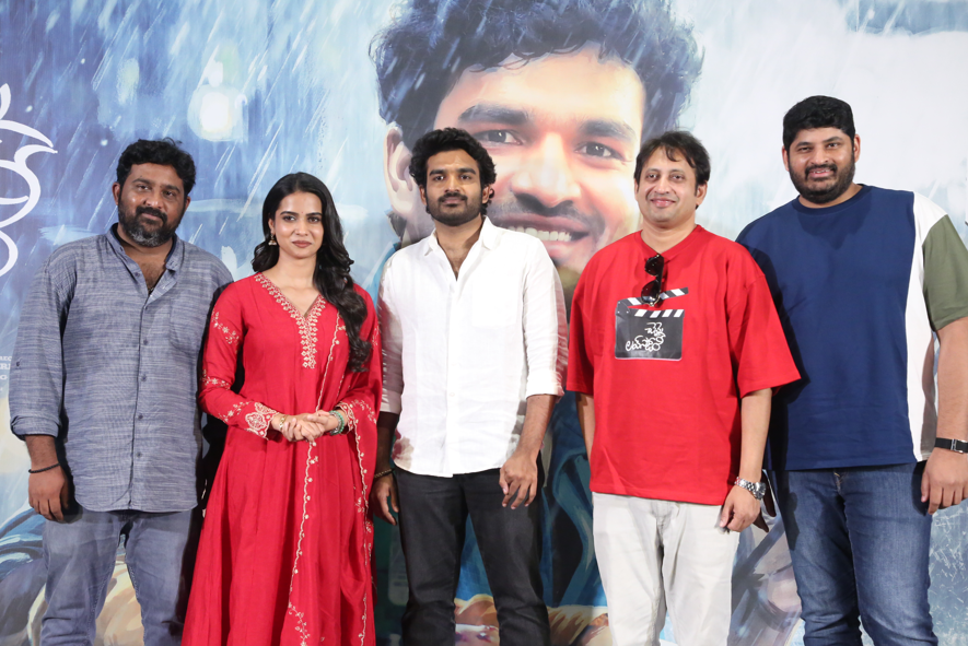 బ్లాక్‌బస్టర్ విజయంతో చెన్నై లవ్ స్టోరీ టీమ్ సెలబ్రేషన్స్